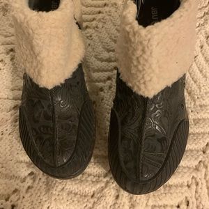 EUC JBU Gray Fleece Lined Textured Bootie Size 7